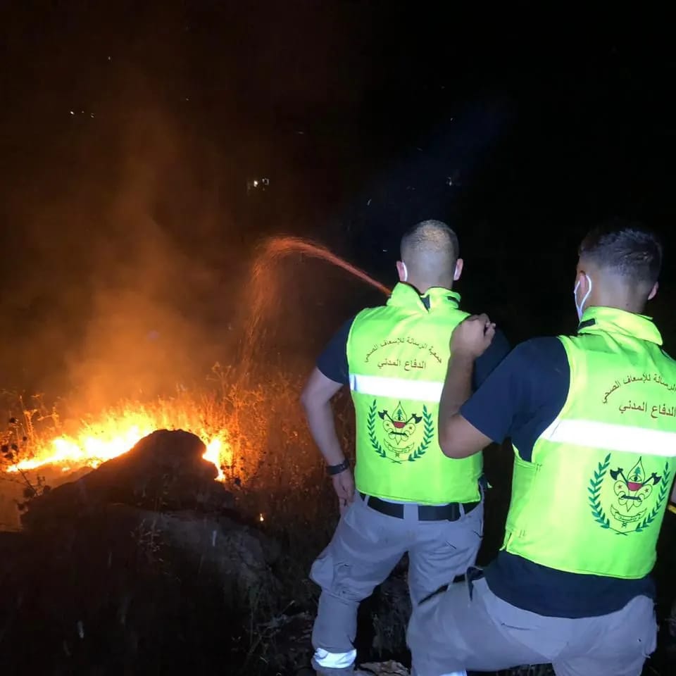 بالصور- إسرائيل تتبع سياسة الأرض المحروقة جنوبا... تضرر 1700 هكتار من الأراضي بالفوسفور